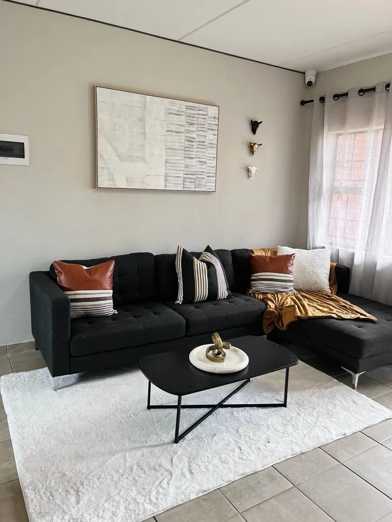 2 Bedroom Apartment in Robertsham