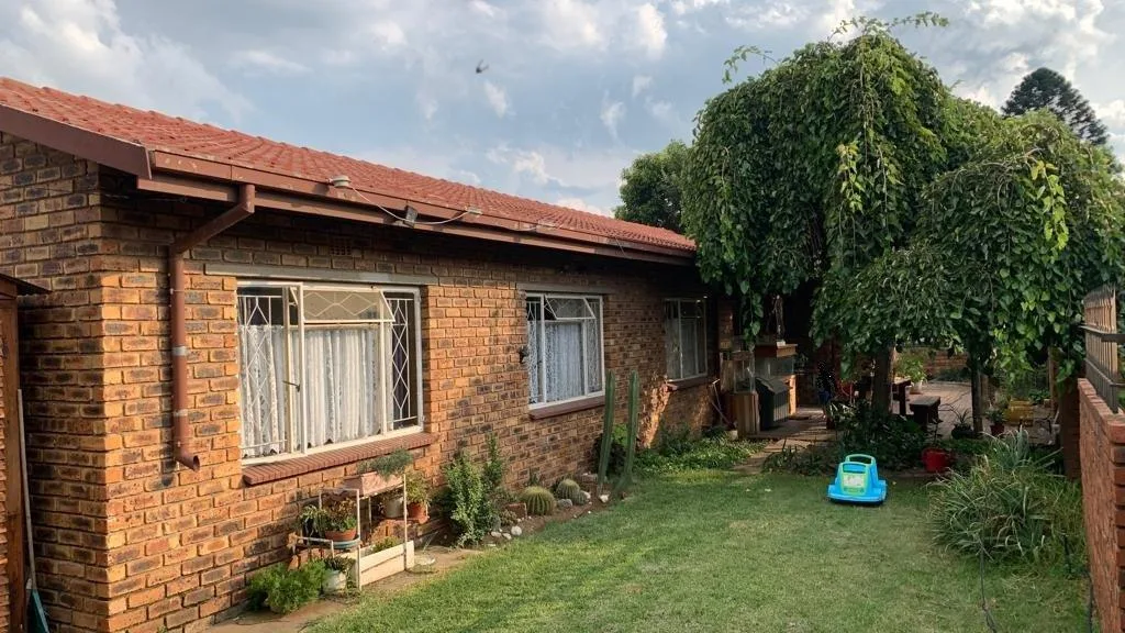 4 Bedroom House for sale in Nigel Central