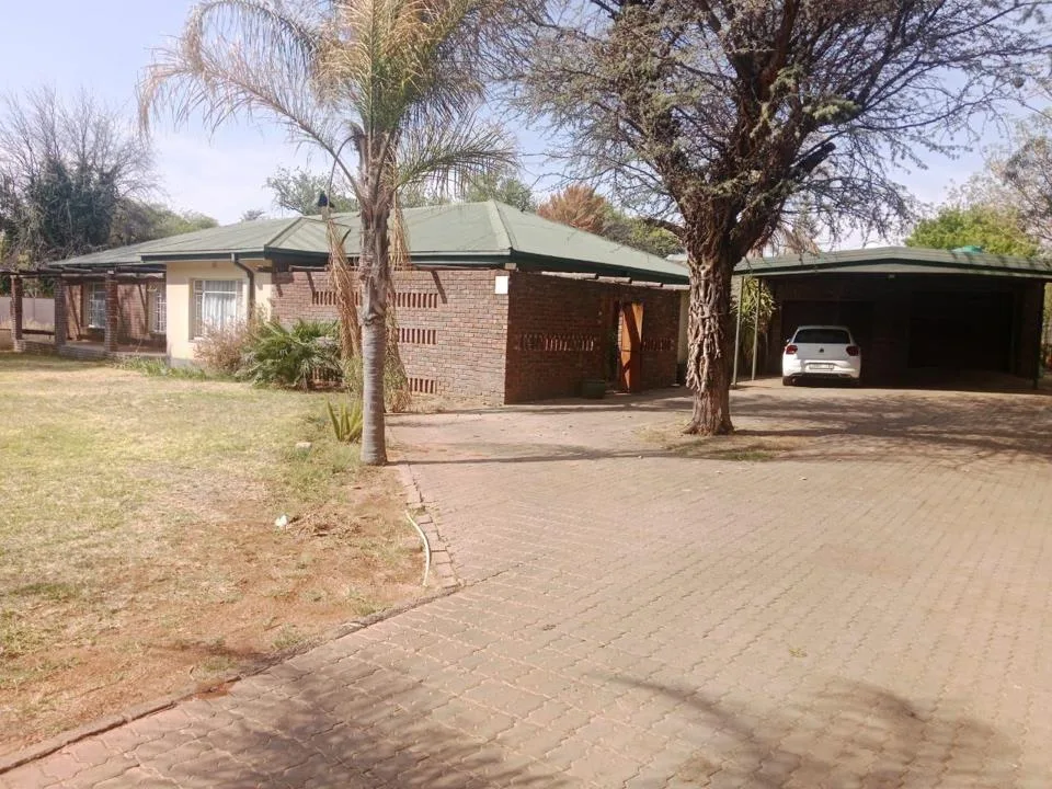 3 Bedroom House for sale in Kuruman