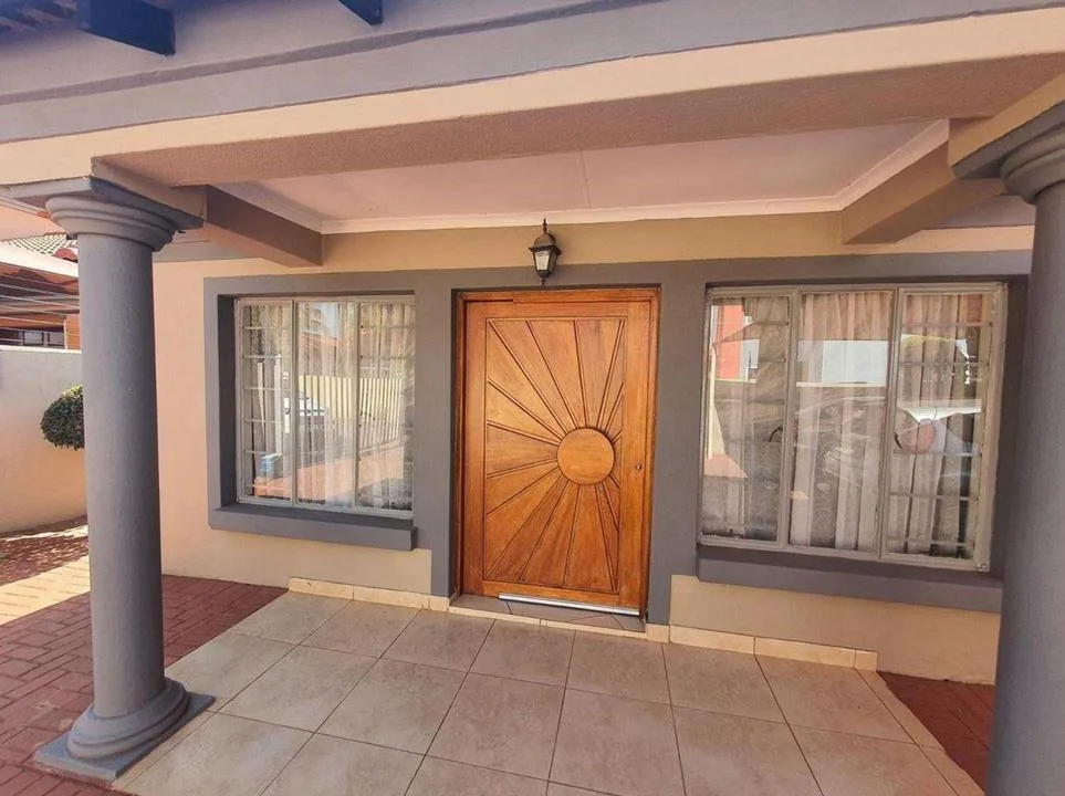 3 Bedroom House for sale in Montana