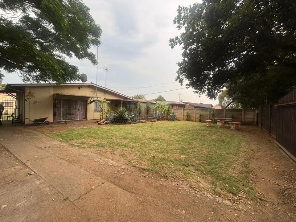 3 Bedroom House for sale in Vanderbijlpark CE 2