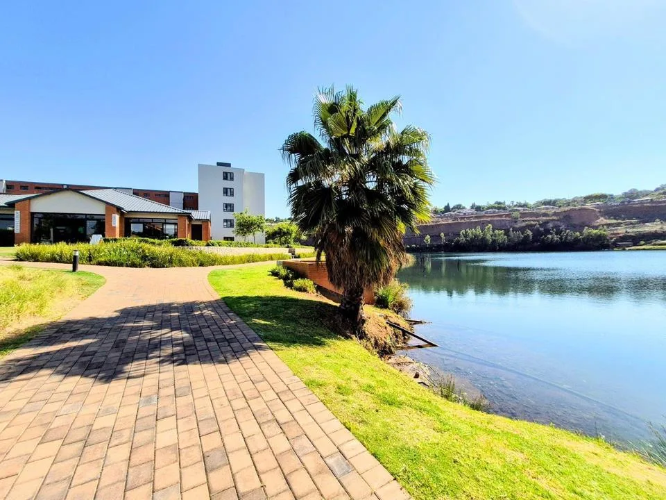 1 Bedroom Apartment / flat for sale in Waterkloof Boulevard Estate