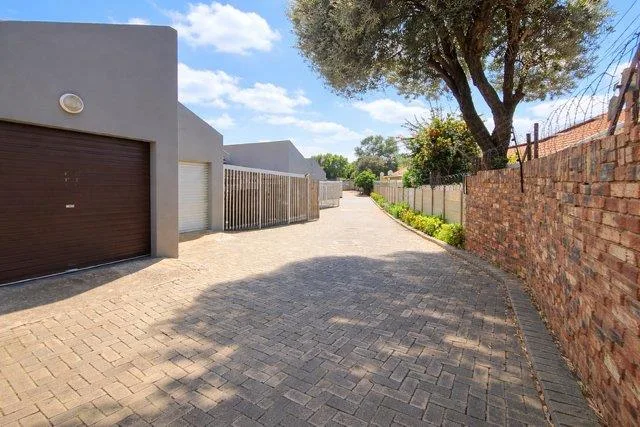 2 Bedroom Townhouse for sale in Langenhovenpark