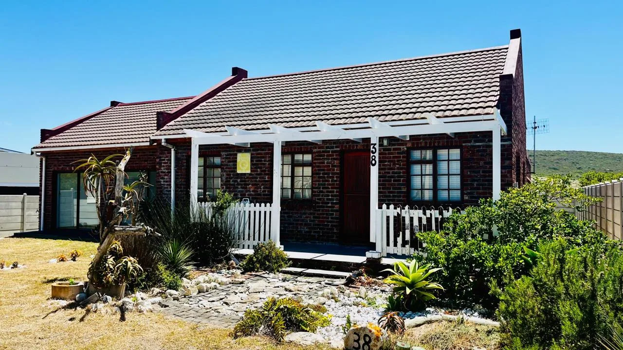 4 Bedroom House for sale in Agulhas