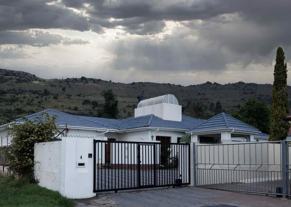 4 Bedroom House for sale in Top Town