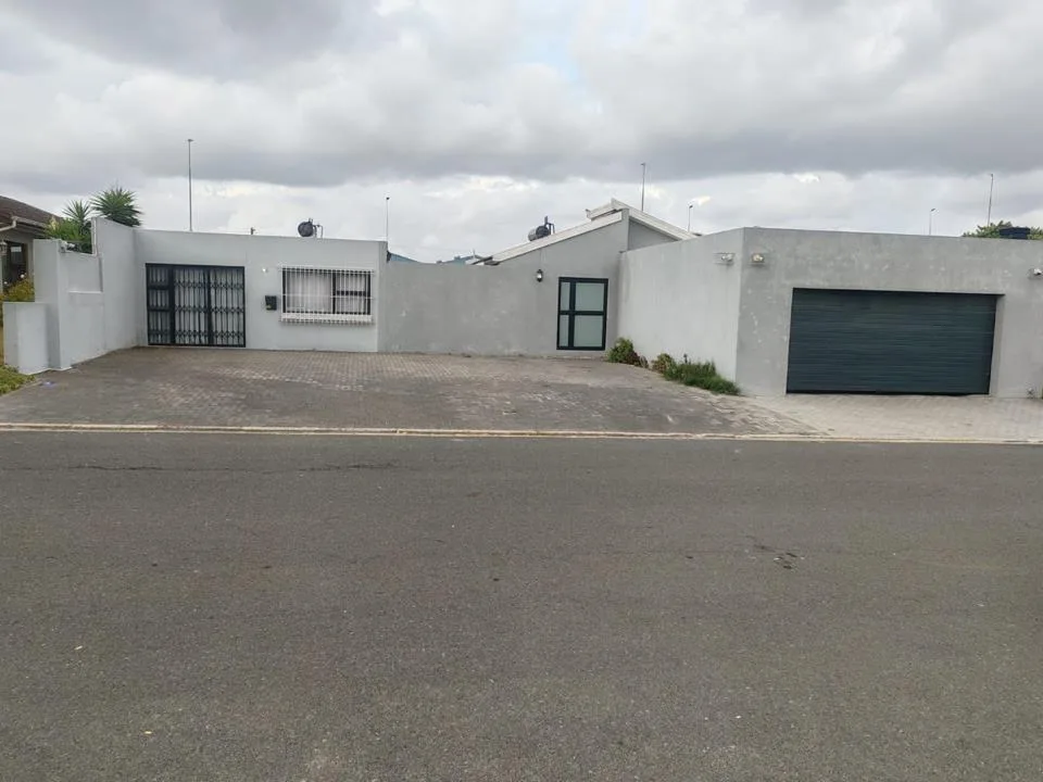 4 Bedroom House for sale in Morgenster