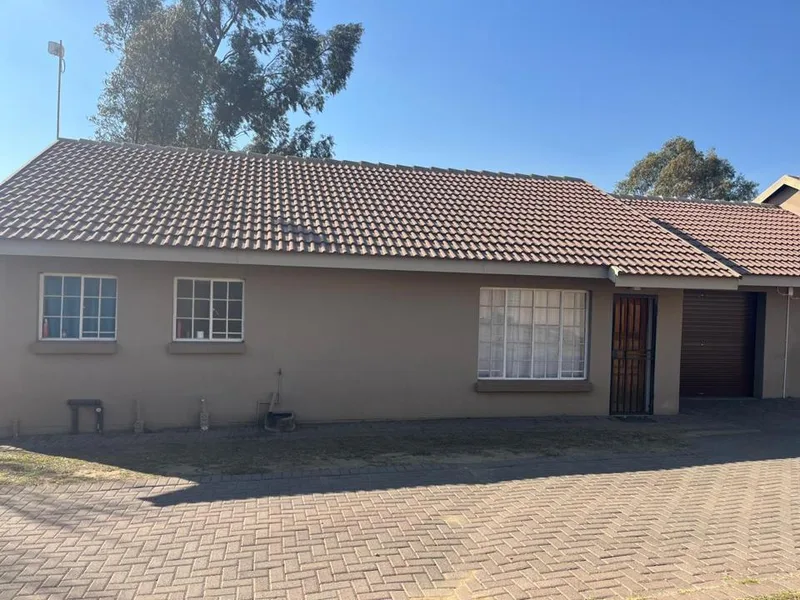 2 Bedroom Townhouse for sale in Florapark