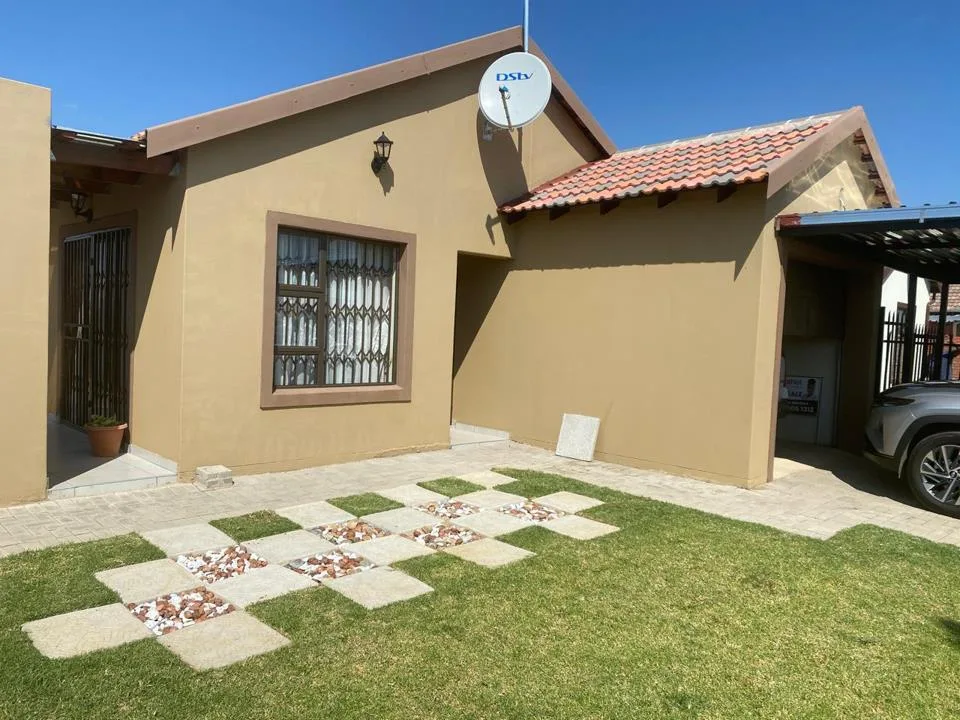 3 Bedroom House for sale in Pinehaven