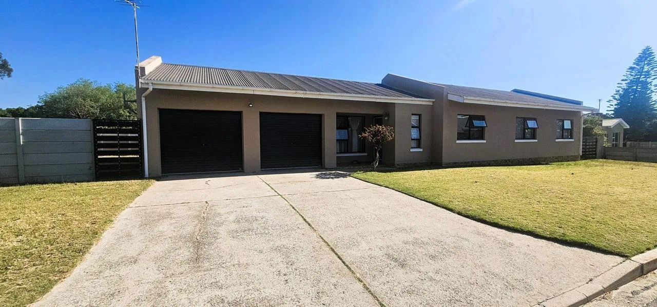 4 Bedroom House for sale in Hopefield