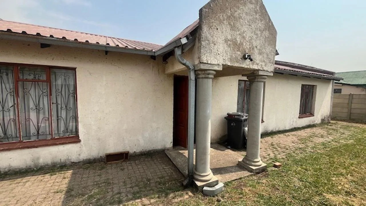 3 Bedroom House for sale in Charl Cilliers