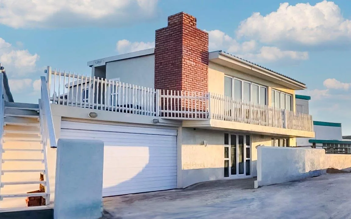 4 Bedroom House for sale in Port Nolloth