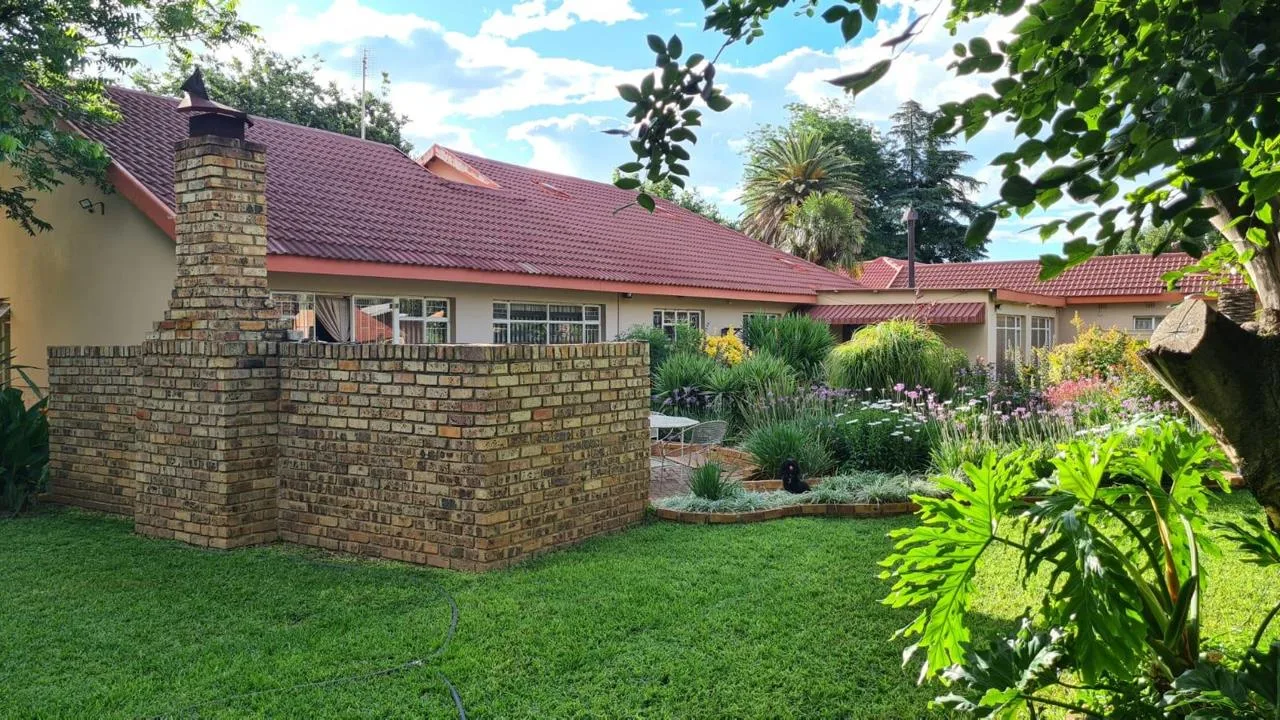 4 Bedroom House for sale in Irene Park