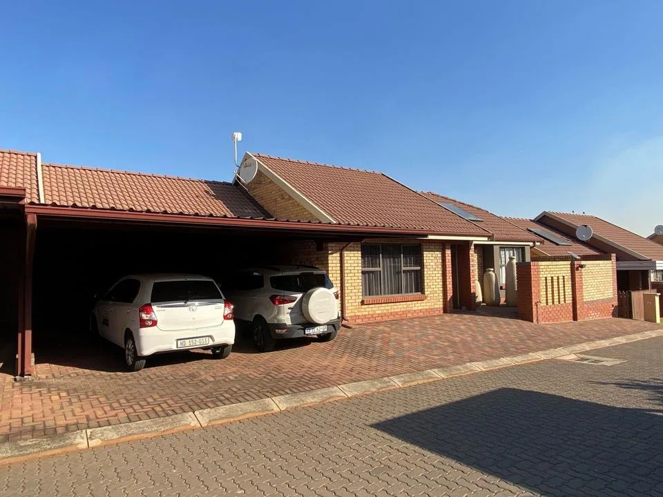 2 Bedroom Townhouse for sale in Eldoraigne
