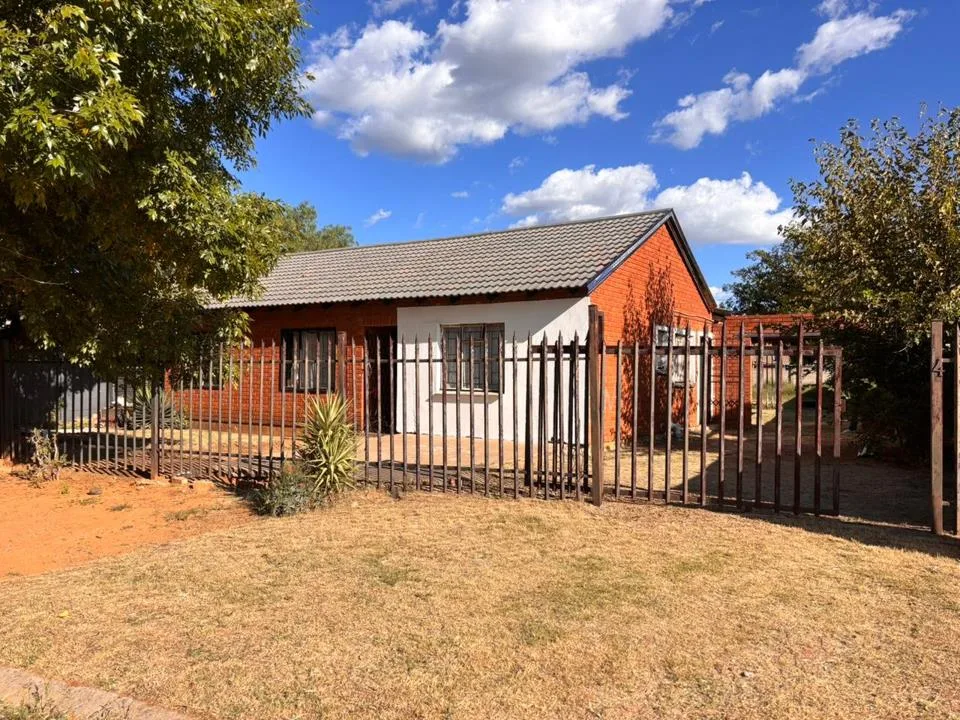 3 Bedroom House for sale in Riebeeckstad