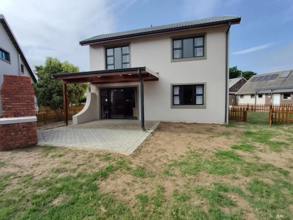 3 Bedroom Townhouse for sale in Swartvlei