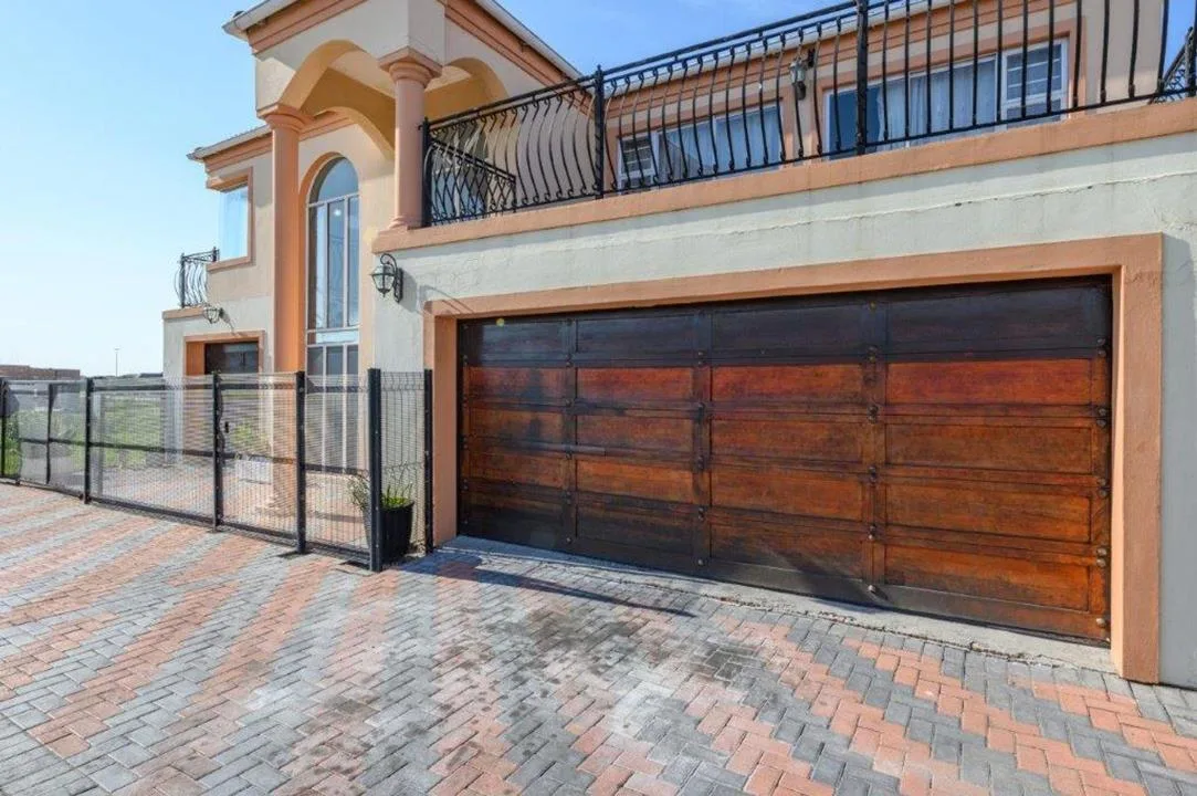 5 Bedroom House for sale in Bluewater Bay