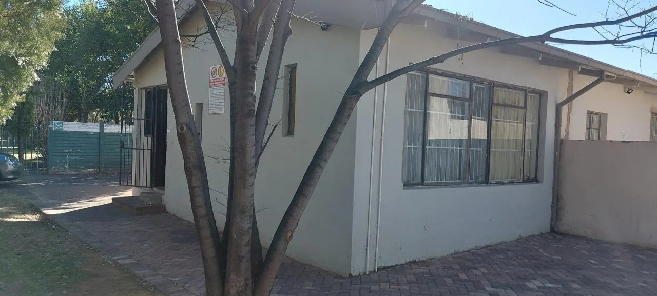 13 Bedroom House for sale in Brandwag