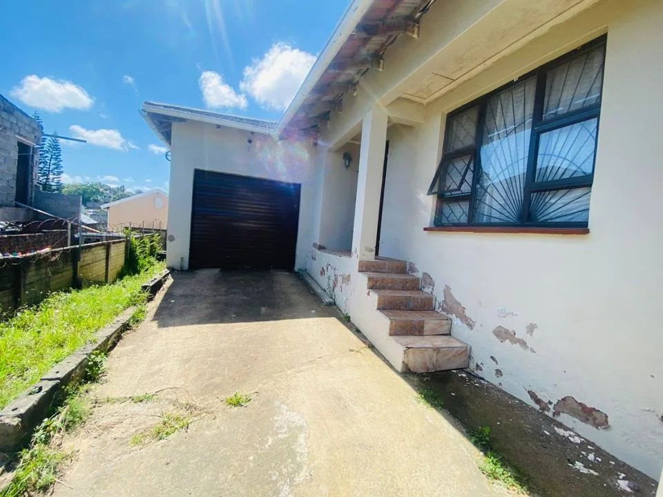 4 Bedroom House for sale in Amalinda