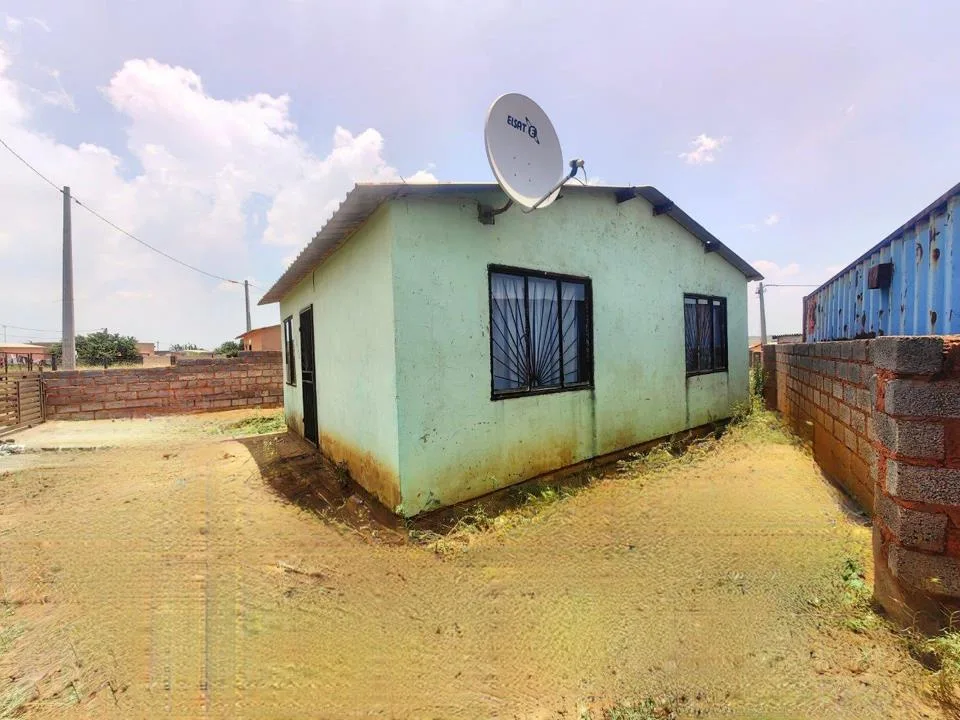2 Bedroom House for sale in Geluksdal
