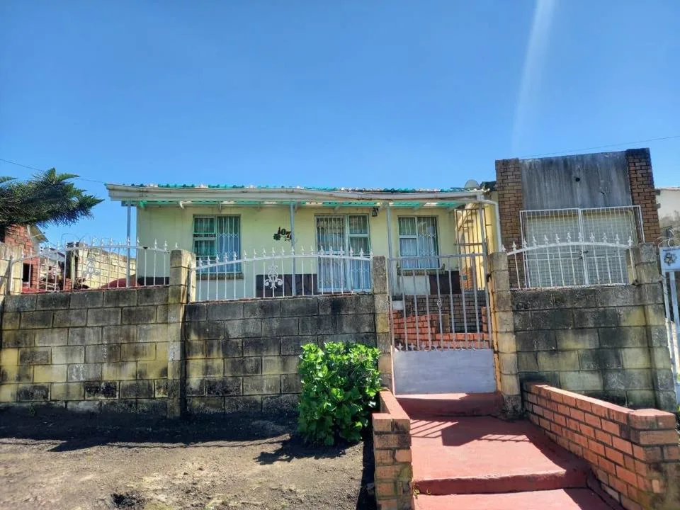 6 Bedroom House for sale in Mdantsane Nu 13