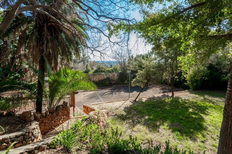 2 083 m² Land available in Westcliff