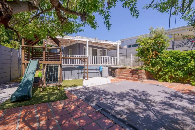 3 Bedroom House for sale in Rondebosch