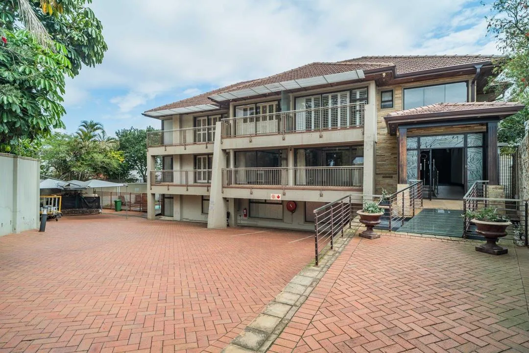 7 Bedroom House for sale in Essenwood
