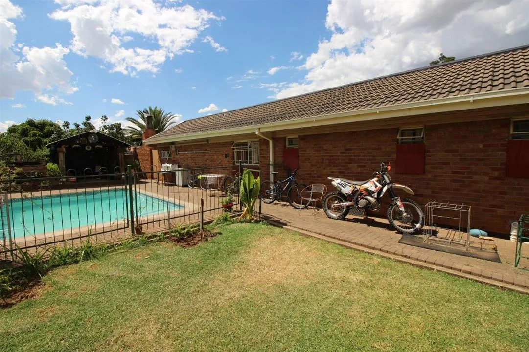 4 Bedroom House for sale in Fleurdal