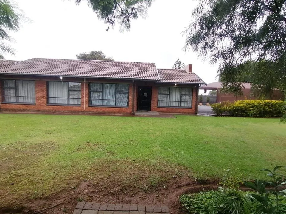 4 Bedroom House for sale in Fleurdal