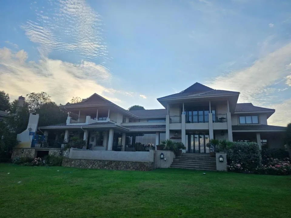 4 Bedroom House for sale in Aerorand