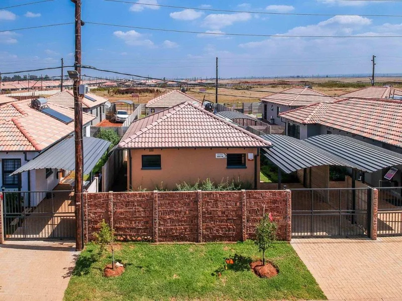 2 Bedroom House for sale in Protea Glen