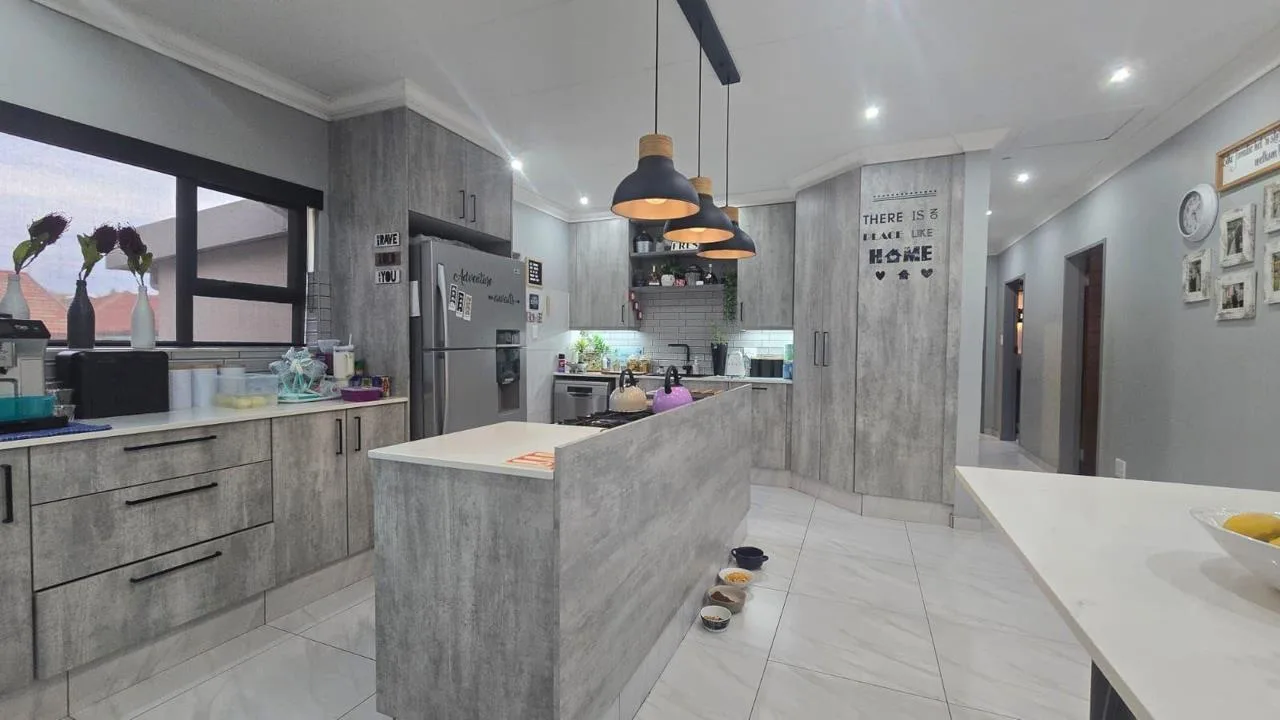 3 Bedroom House for sale in Sinoville