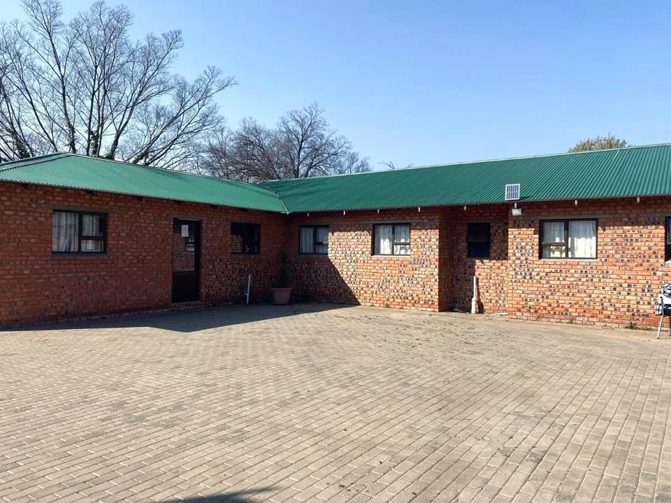 38 Bedroom House for sale in Universitas