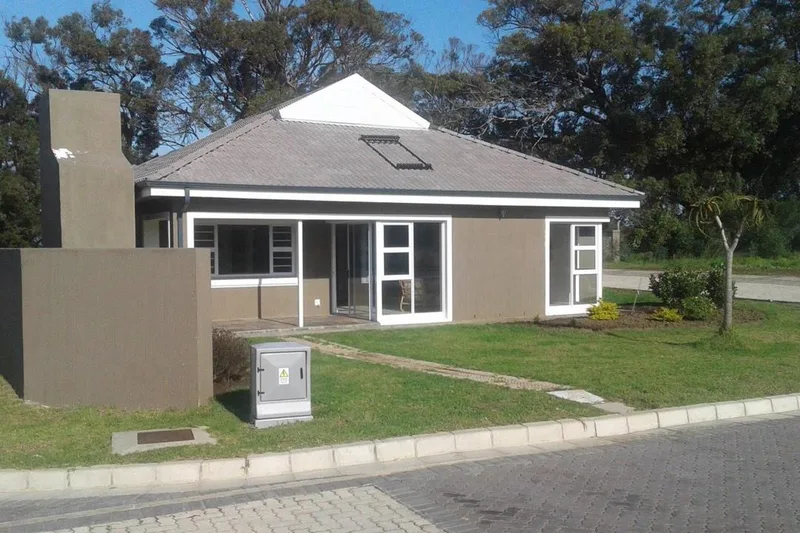 2 Bedroom House for sale in Kidds Beach