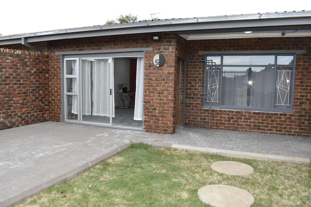 2 Bedroom Townhouse for sale in Seemeeupark