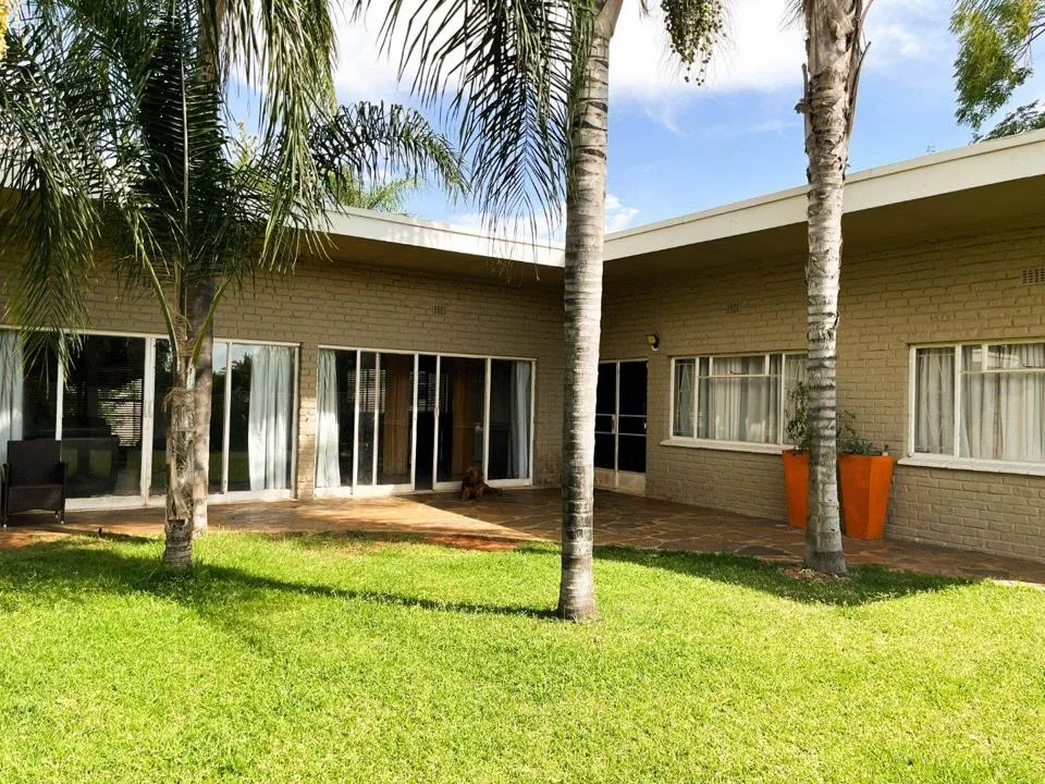4 Bedroom House for sale in Middelpos