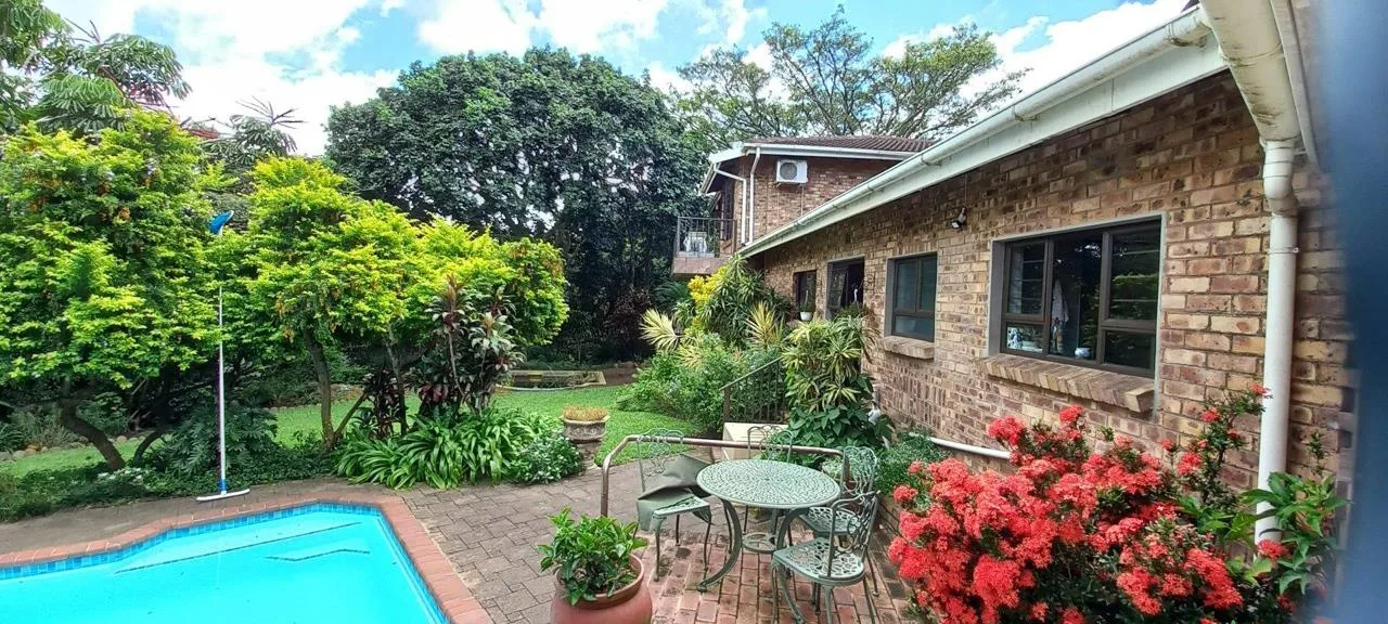 7 Bedroom House for sale in Umtentweni