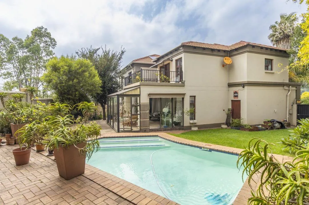 4 Bedroom House for sale in Bromhof