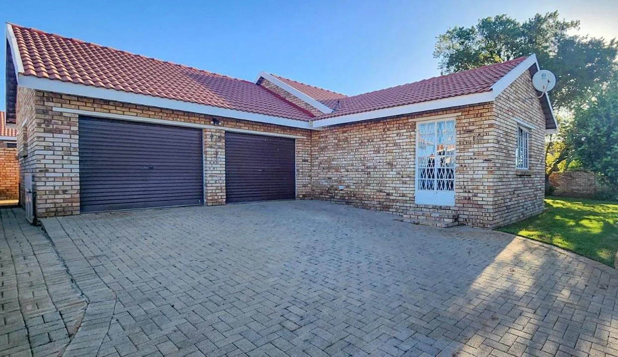 2 Bedroom Townhouse for sale in Meiringspark