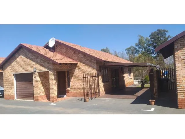 2 Bedroom Townhouse for sale in Halfway Gardens
