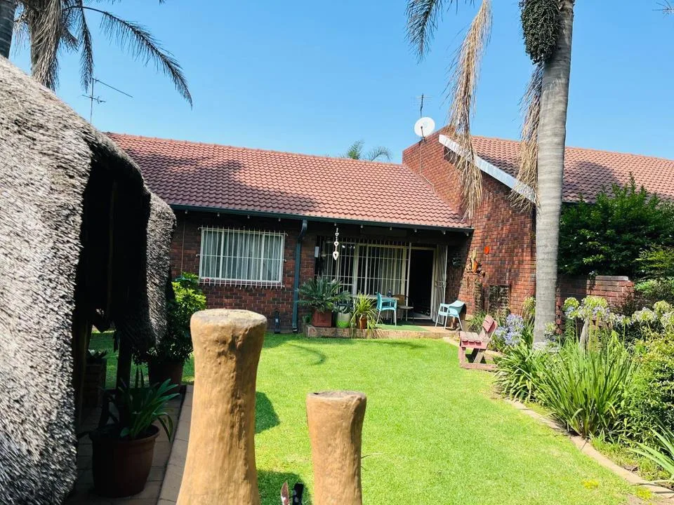 3 Bedroom Townhouse for sale in Rustivia