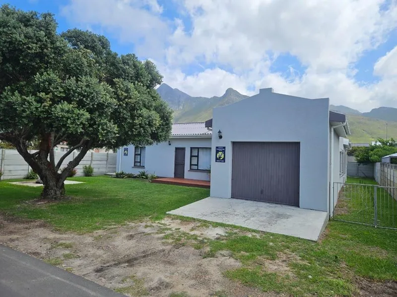 3 Bedroom House for sale in Kleinmond Central