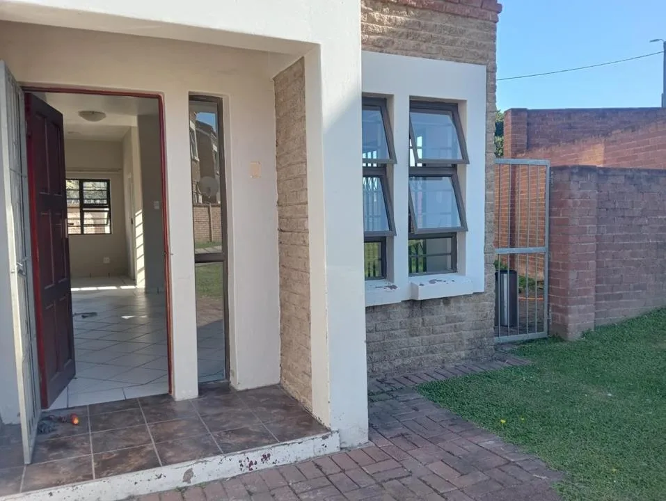 3 Bedroom Apartment / flat to rent in Abbotsford
