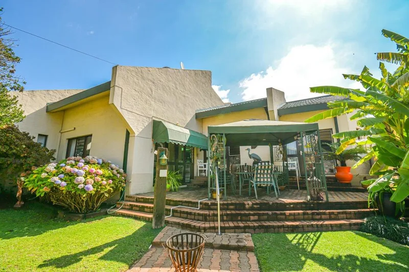 3 Bedroom Townhouse for sale in Bronkhorstbaai