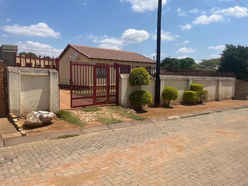 2 Bedroom House for sale in Kwamhlanga