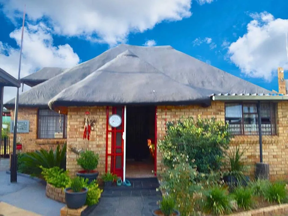 5 Bedroom House for sale in Renovaal