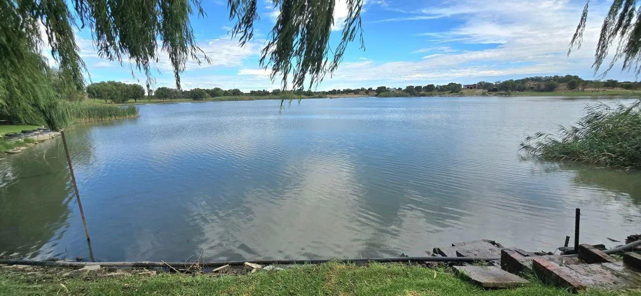 2 Bedroom House for sale in Maselspoort