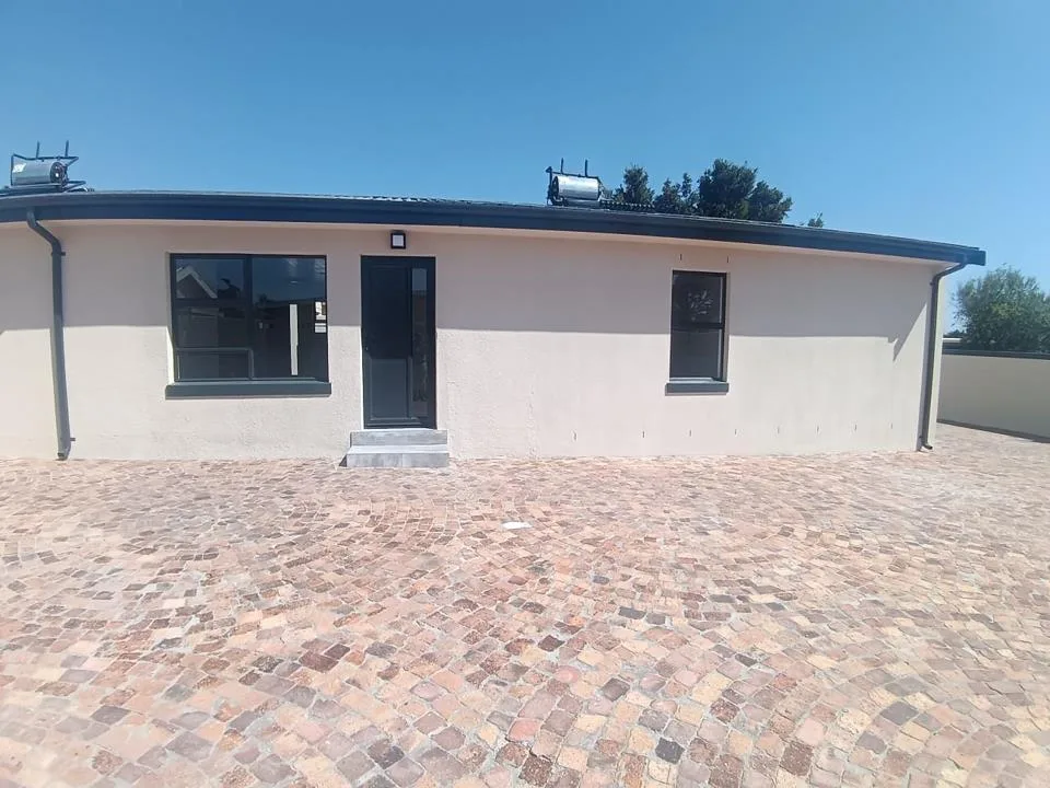 3 Bedroom House for sale in Bothasig