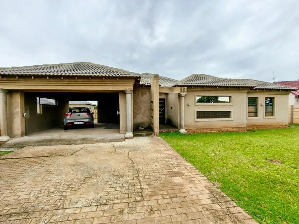 4 Bedroom House for sale in Mayberry Park