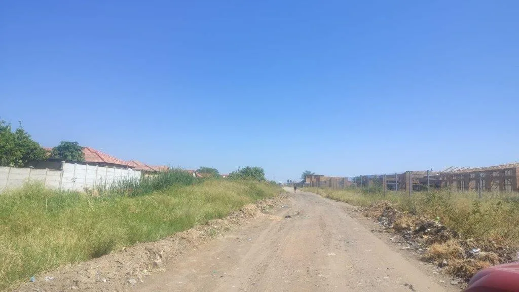 9.3 ha Land available in Boitekong